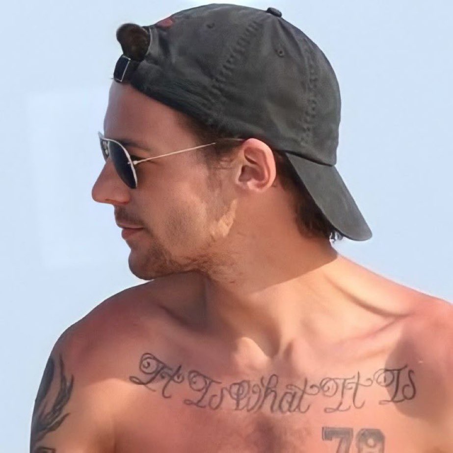 yapmaster28's tweet image. I hate what they’re saying about you, but I’ve got your back. 

Good night, Pookie.

#YouAndMeInnit 
#AlwaysOnYourSideLouis 
#ProudOfLouis
#SunshineWithASprinkleOfChaos 
#ItIsWhatItIs