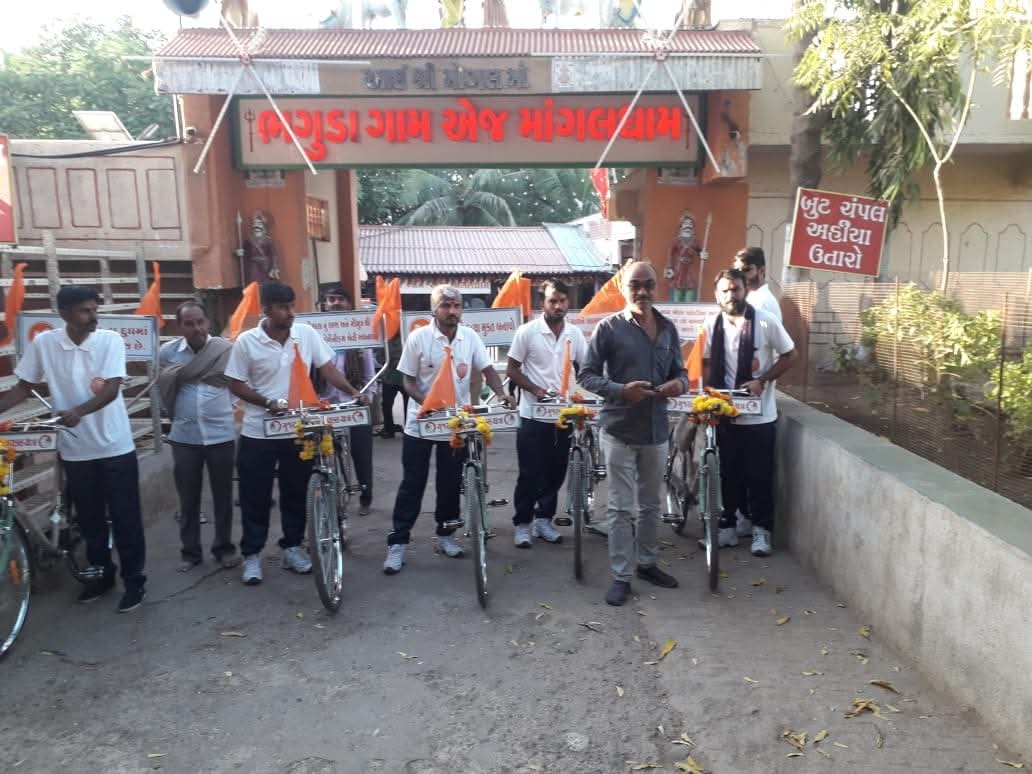 vrundavan2014's tweet photo. ગુજરાત ગૌ ક્રાંતિ સાયકલ યાત્રા અપડેટ.....
તારીખ 23/10/2018  ના રોજ ભગુડા મોગલ ધામ  દર્શન કરીને  મોગલ ધામ ભાવનગર થી ગુજરાત ગૌ ક્રાંતિ સાયકલ યાત્રા જે આખા ગુજરાત મા 8000 કિલોમીટર ફરી @Bhupendrapbjp
@CMOGuj @narendramodi @ADevvrat @rashtrapatibhvn @VPIndia https://t.co/CWLAfONSKF