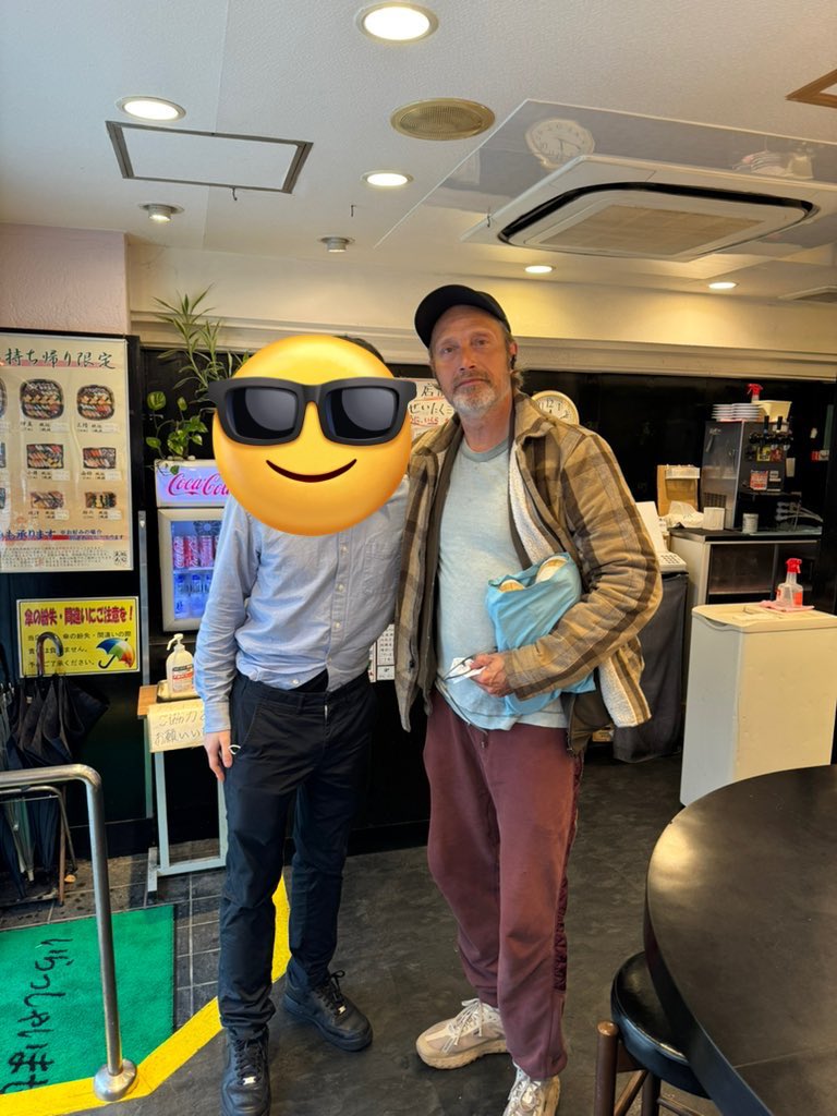 会社の昼休みに寿司食べてたら隣にめっちゃマッツに似てる人いて
後悔ないように聞いてみたら本人だった😭

セレブレーションの写真見せて3日間いたんだ！って言ったら

「ほんとだ！写真撮る？」
って😭😭😭

おれのセレブレーションはまだまだ終わらない！！！！！