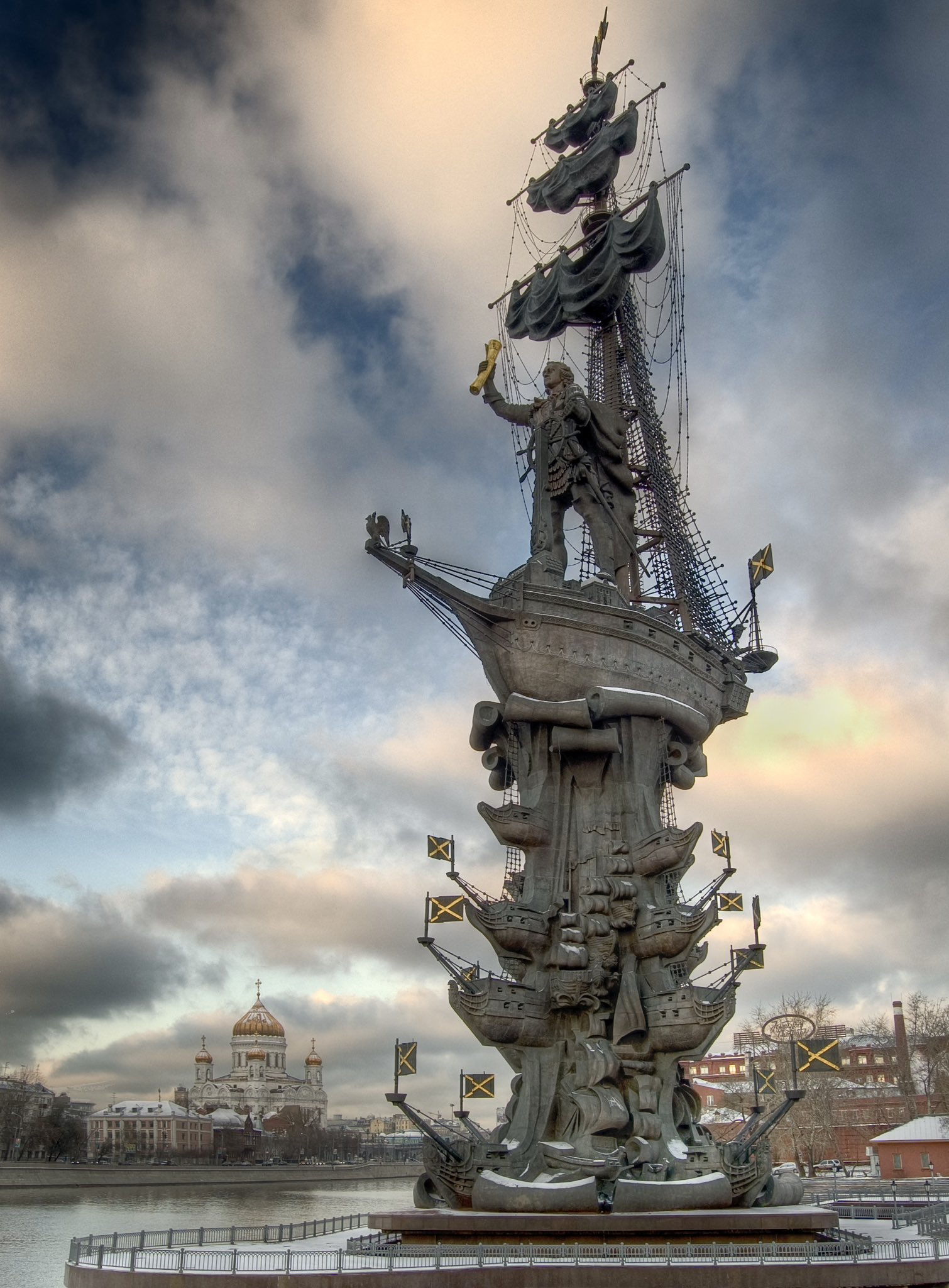 Pedro el Grande (98 metros) en el río Moskva