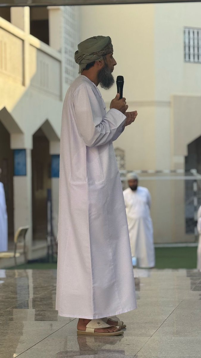 "فعالية صباحية مميزة قدمها الأستاذ سليمان بن عبدالله البيماني، معلم مادة العلوم بالمدرسة وصاحب مؤسسة عسل البيماني، حيث تحدث عن فوائد العسل وأهميته. انتهت الكلمة بأسئلة أثارت حماس الطلبة وتفاعلهم، في لقاء مليء بالإلهام والمعرفة! 🍯✨
#تعلم_مستدام