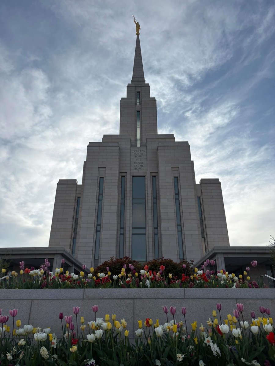 AmericanReg1's tweet image. Beautiful photo of the Oquirrh Mountain Temple