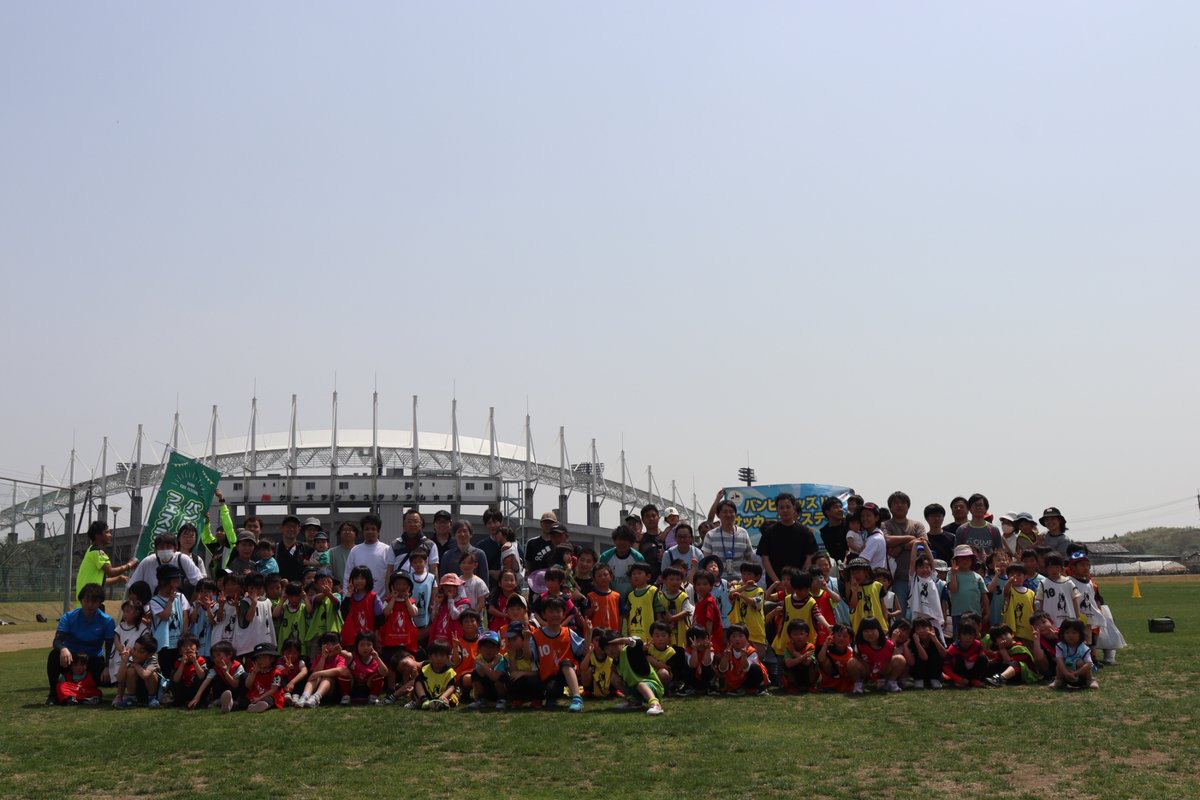 mhh_academy's tweet photo. 【スクール】
4月19日（土）2025バンビサッカーフェスティバルin水戸を開催しました！今回は100名を超える親子が参加し、サッカーを楽しみました⚽️
@banbi_kaban 
#バンビ鞄工房
@hollyhock_staff 
#水戸ホーリーホック https://t.co/kijWmIpLzW