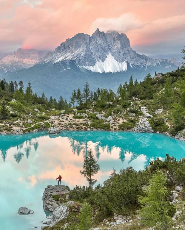ThompsonRi2453's tweet image. Lake Sorapis, Dolomites