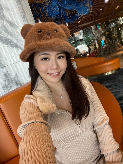 Watch Kiaraakitty's leaked NSFW photo on TwXstars