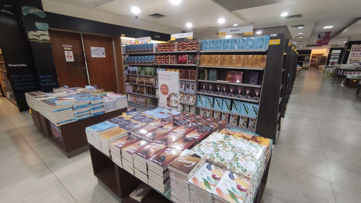 Untuk merayakan Hari Buku Sedunia.

#bagibagibuku kembali di bulan April. 

Ada satu buku senilai maksimal 150rb include ongkir.

Syarat:

1. Tanpa syarat

Saya tutup tgl 25 jam 20.00.