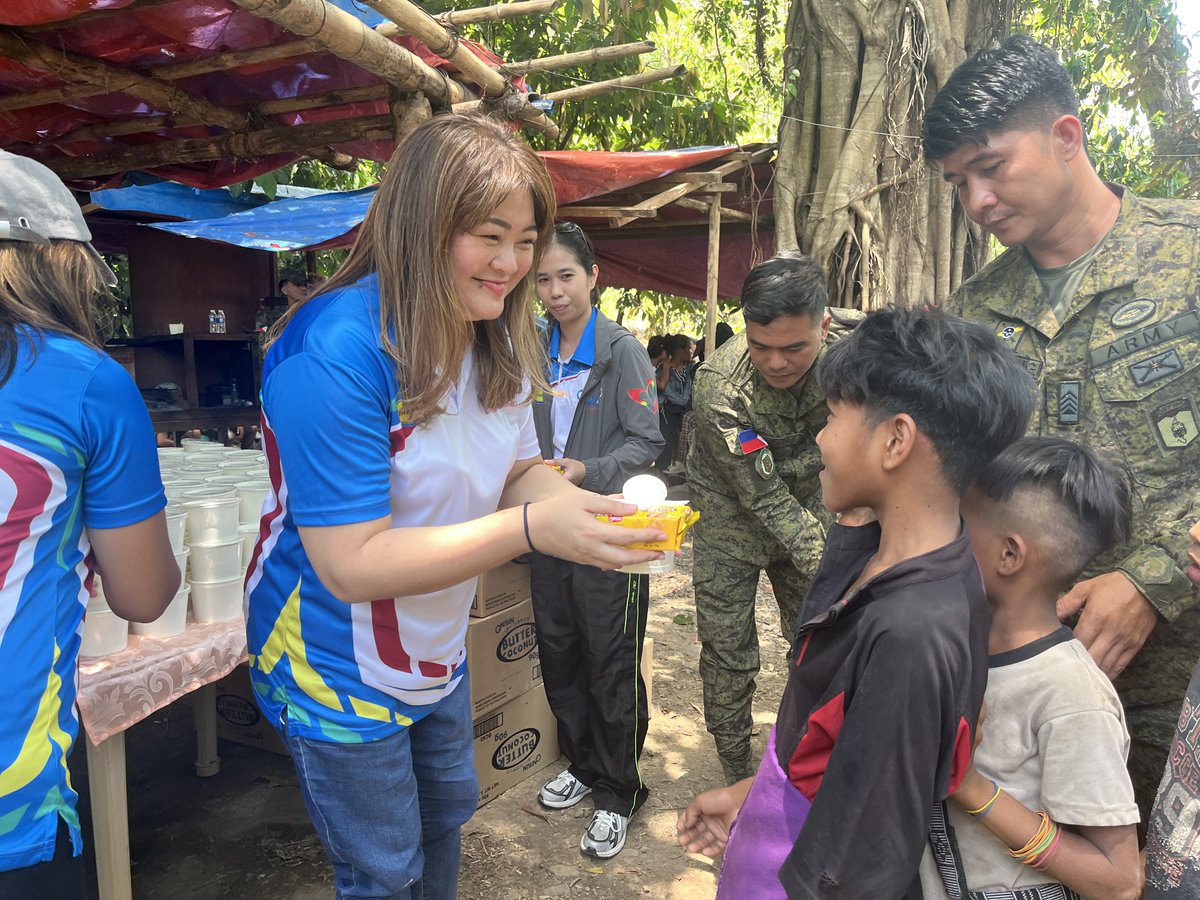 gmakf's tweet photo. Mga Katutubong Hanunuo-Mangyan sa Mansalay at Bulalacao, Oriental Mindoro, matutulungan ng pinakabagong Kapuso Tulay na ating naipatayo sa tulong ng lahat ng partners, donors at volunteers.

Basahin ang buong report: https://t.co/LLRJkVX7YQ https://t.co/yfQsH9r60y