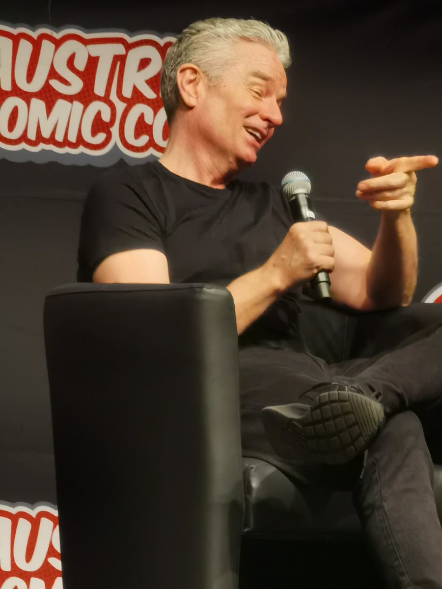 jamie_marsters's tweet photo. Pics of the Day: James Marsters with some nice soft lighting going on... at Austria Comic Con 2024
@JamesMarstersOf #JamesMarsters #AustriaComicCon #SoftLighting #Like #MoodLighting #But #Soft #AlmostGotAwayWithoutTalkingWithHisHands #Then #BLAM #FingerPoint #CantHelpHimself https://t.co/IASpHy2bvw