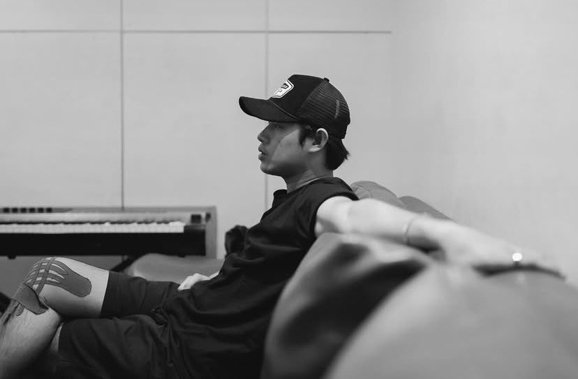 insidefolkative's tweet photo. Rony Parulian just dropped new photos in the studio. Who’s excited for his new album?😍 https://t.co/L3xHUoXDMt