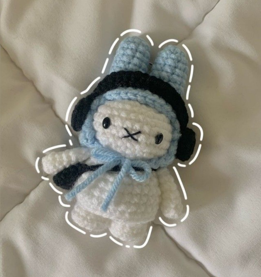 reijun's tweet image. @Jpeno ‧₊˚ ┊ Selamat ulang tahun, ma bebi epann! 

Terus bersinar dengan caramu! Jangan pernah ragu untuk mengejar hal yang bikin hatimu dagdigdug. Makin tua itu pasti, tapi makin dewasa? Optional. Jadi tetap jadi Evander yang nyentrik dan suka bikin orang ketawa.