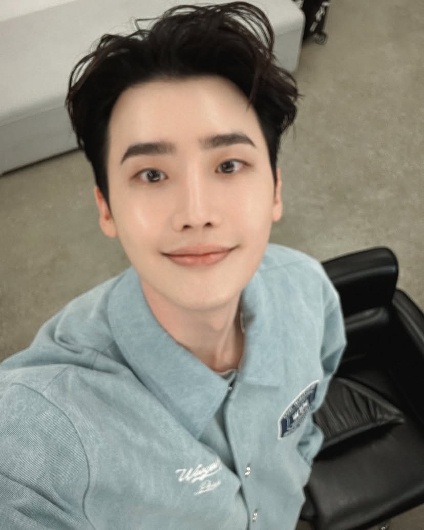 LJSFansPhil's tweet photo. UPDATE | 23 April 2025

Lee Jong Suk IG Update

Caption: 😊☺️😄😁😋

@jongsuk0206

#LeeJongSuk #LeeJongSukFansPhilippines 

+ https://t.co/aBSN4zZE4e
