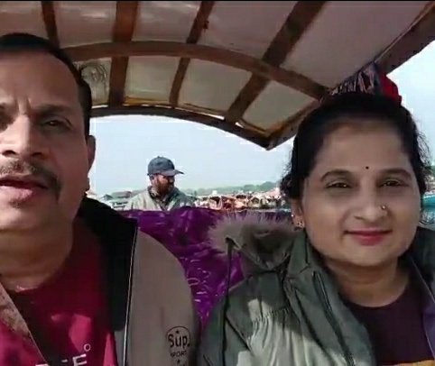 यह फ़ोटो दक्षिण भारत की पल्लवी की है जिनका टूटी फूटी हिंदी बोलते हुए दर्दनाक वीडियो वायरल हुआ है.

पल्लवी : मेरे पति को मेरे सामने मार दिया, मैंने आतंकवादियों से कहा अब मुझे भी गोली मार दो.

आतंकवादियों ने कहा : तुमको नही मारेंगे, जाओ मोदी को बता देना 
#PahalgamTerroristAttack