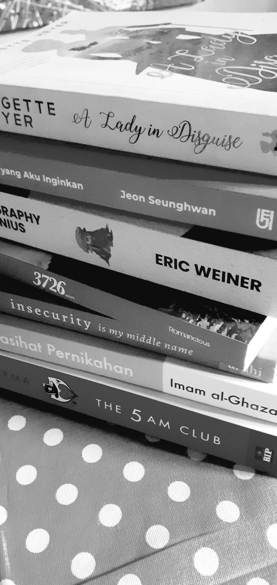 Jeeen05's tweet photo. Selamat Hari Buku Sedunia!
Terima kasih telah menjagaku tetap waras di tengah peliknya kehidupan❣
#worldbookday2025 #selamatharibukusedunia https://t.co/hCBkybREbt