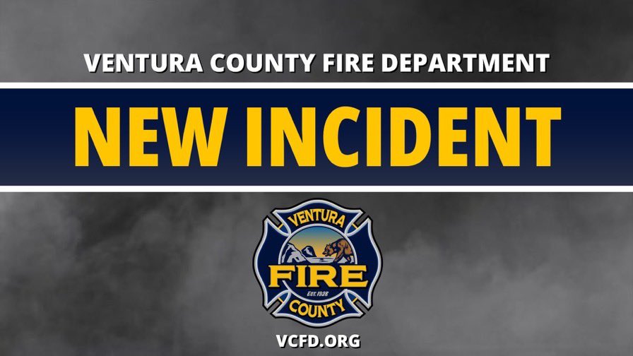 VCFD_PIO's tweet image. #Woodincident; #VCFD is on scene of a vegetation fire in the 3700 block of Daufu Road in the Oxnard plains. Units are reporting an approximate 1/2 an acre of vegetation involved with extension to greenhouses in the area. Firefighters from VCFD, Oxnard Fire and Federal Fire