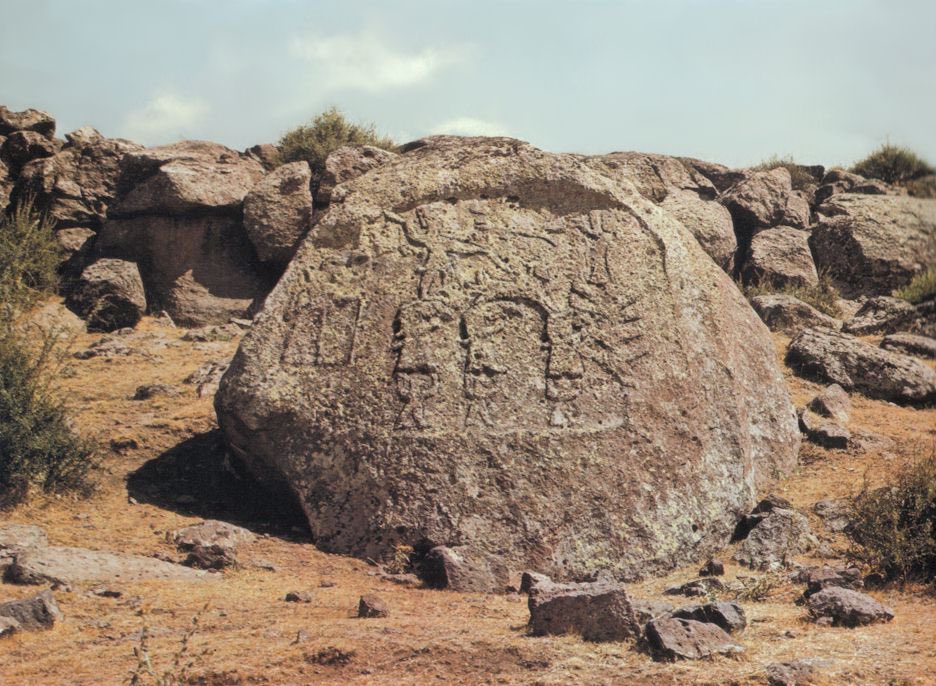 ensi_gudea's tweet photo. Luwian relief c. 13th century at Imamkulu depicting a male figure with a bow and spear, identified by Hieroglyphic Luwian text as Kuwalanamuwa, titled "prince." At the center is a Storm-God in a bull-drawn chariot, supported by three mountain gods and standing… https://t.co/0HjnTbtlCx