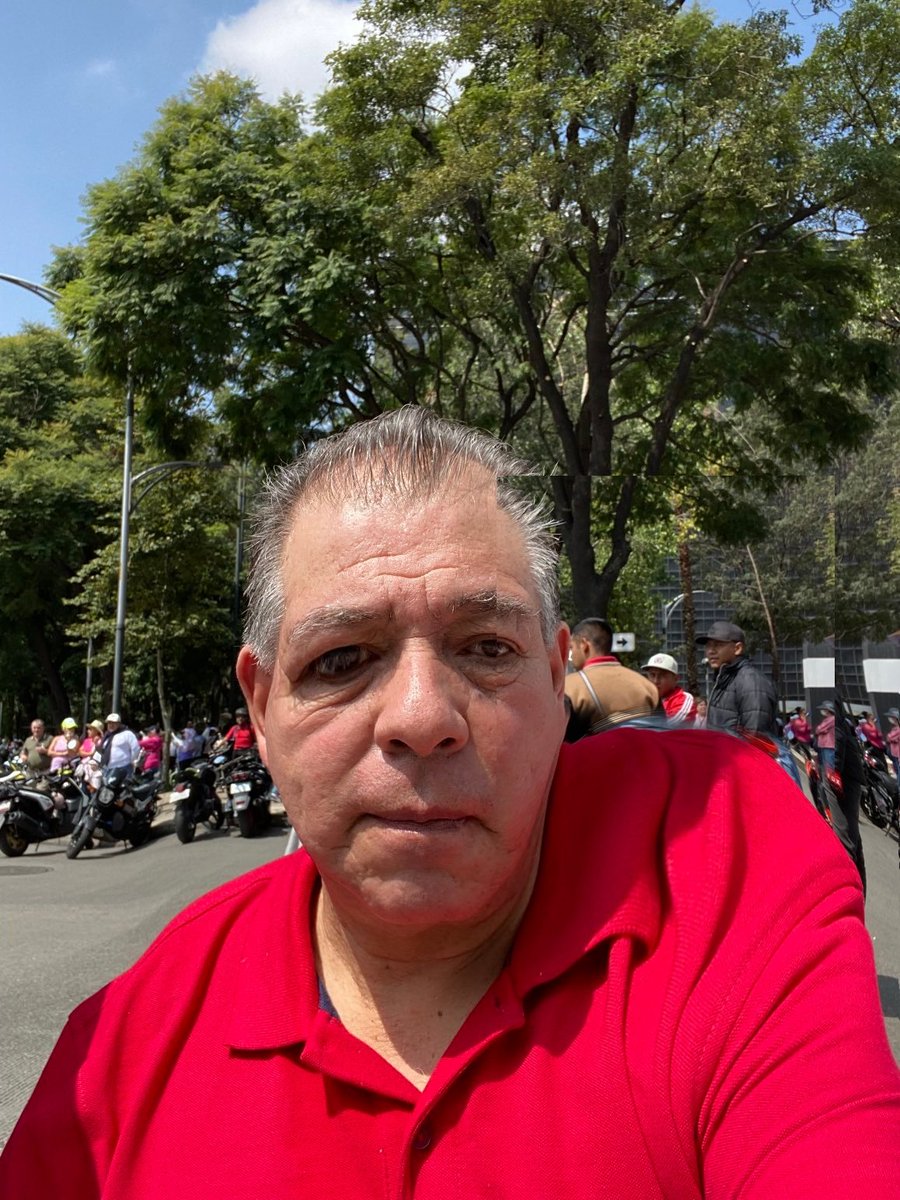 jjoliverosc200's tweet photo. Pobre chueco @mario_dico50 es tan, pero tan #TONtejo... ¡Cada día se parece más a su tío @PedroFerriz!
Bueno tan #TONtejo el tío, como el sobrino... ¡Ambos juraban qué había ganado la #BotargaChiclosa @XochitlGalvez! https://t.co/arFZL7SJ8U