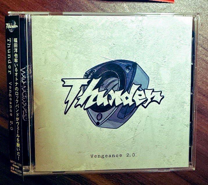 diablos_kaz's tweet photo. ㊗️レコ発㊗️

本日いよいよ発売✨
一足お先に20日にゲットしたこちら👇

語彙力なくて申し訳ないけど……
これが今のThunder、今の洋也さんの音!!
もう本当にかっこ良くて、ずっと聴いてる🎧🤍

#Thunder
#福田洋也
#前田正憲
#山田昭博
#Vengeance2.0
#メジャーデビューおめでとうございます https://t.co/UW6ZTfspuH