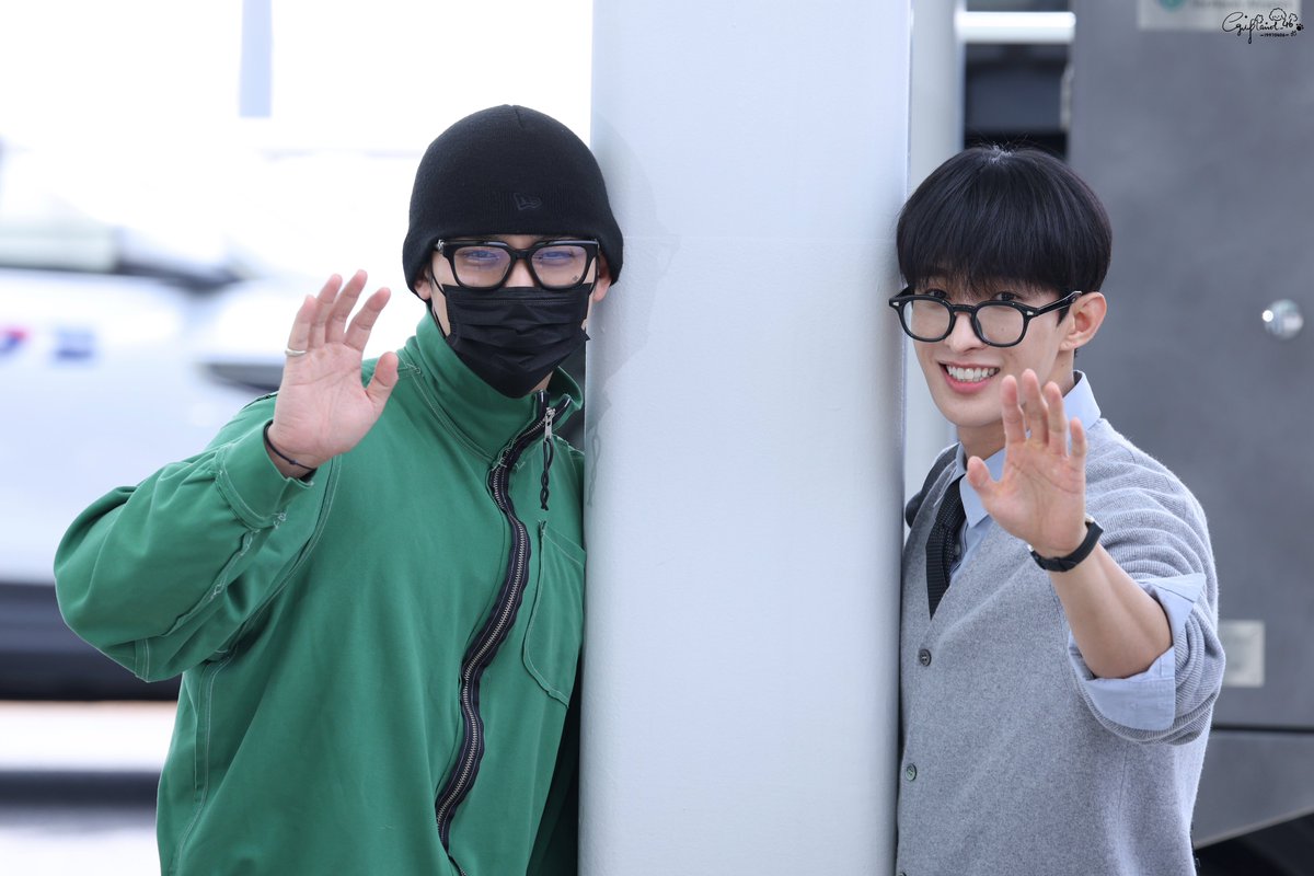 250423 ICN 출국

강아지들~

#세븐틴 #SEVENTEEN 
#민규 #MINGYU #ミンギュ
#도겸 #DK #ドギョム
<a href="/pledis_17/">세븐틴(SEVENTEEN)</a>