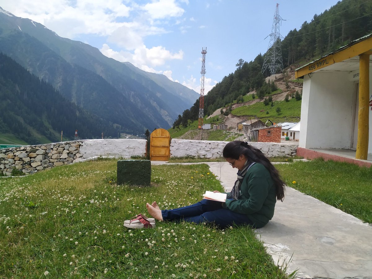 achaa_sunno's tweet photo. Yesterday's terror attack rewind my memories of Kashmir. Visited there 3 yrs ago. The place is full of beauty and yet there is silent terror hiding behind those lush green bushes and snow clad mountains. I felt it even in my short duration of stay there. 💔 #kashmirattack https://t.co/Fs50FkDKoG