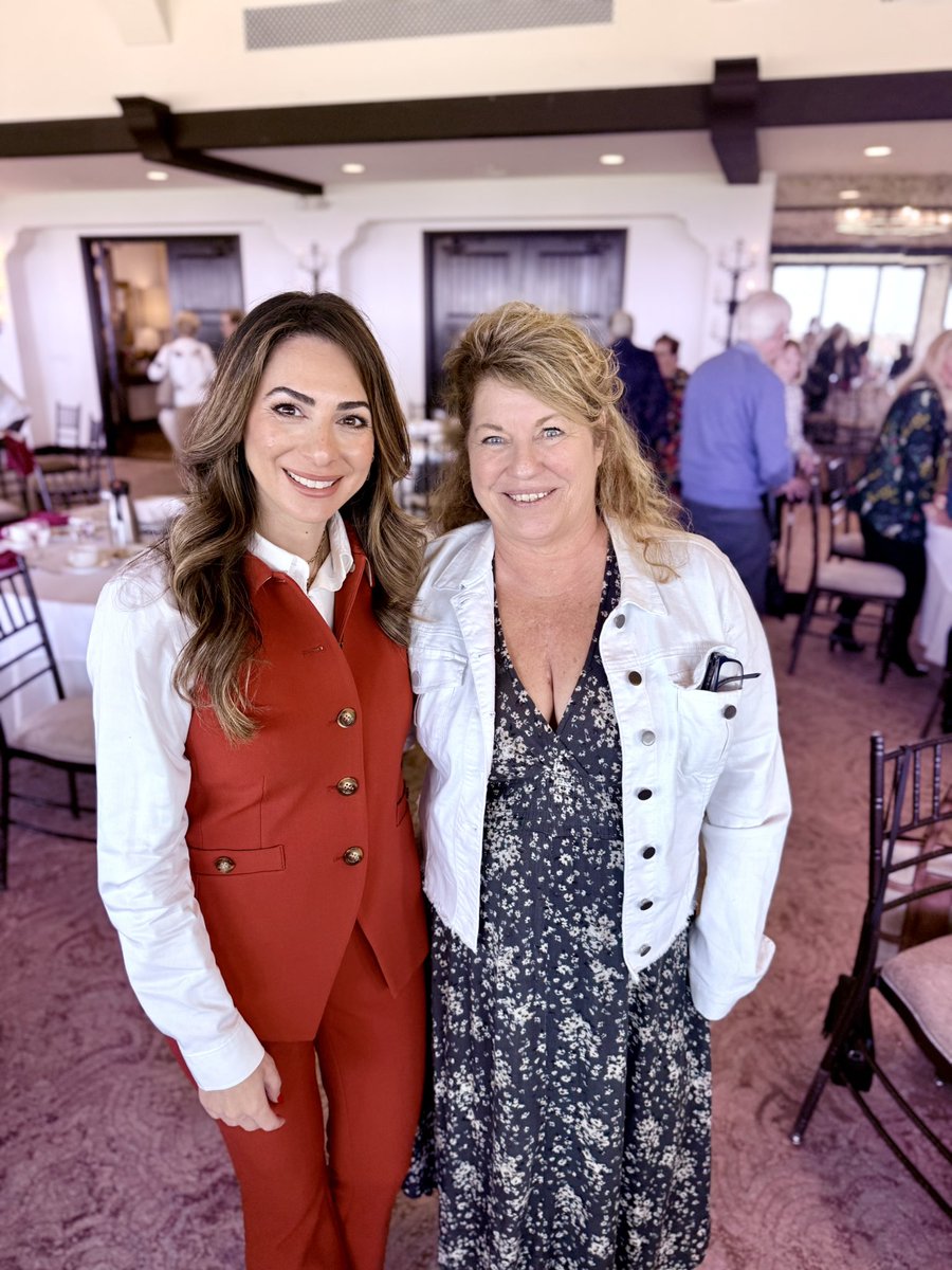 E_Barcohana's tweet image. Allow me to introduce you to Lisa and Alberto:

Two Independent Trump voters in LA County who heard my remarks today about Project 460K LA and re-registered as Republicans! 

🔴+2 LA County 🇺🇸