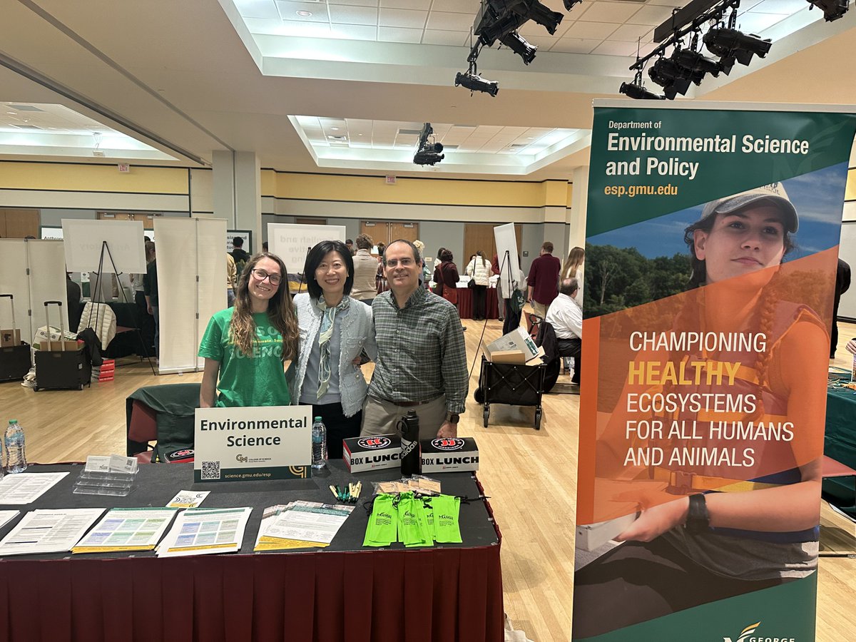 Dr. Younsung Kim, Dr. Diego Valderrama, and Courtney Jerman answered questions from those who visited our booth to ask about ESP degree programs, concentrations, and lab experiences on Mason Preview Day for admitted students on Apr 13.
#EnvironmentalScience
#EnvironmentalPolicy