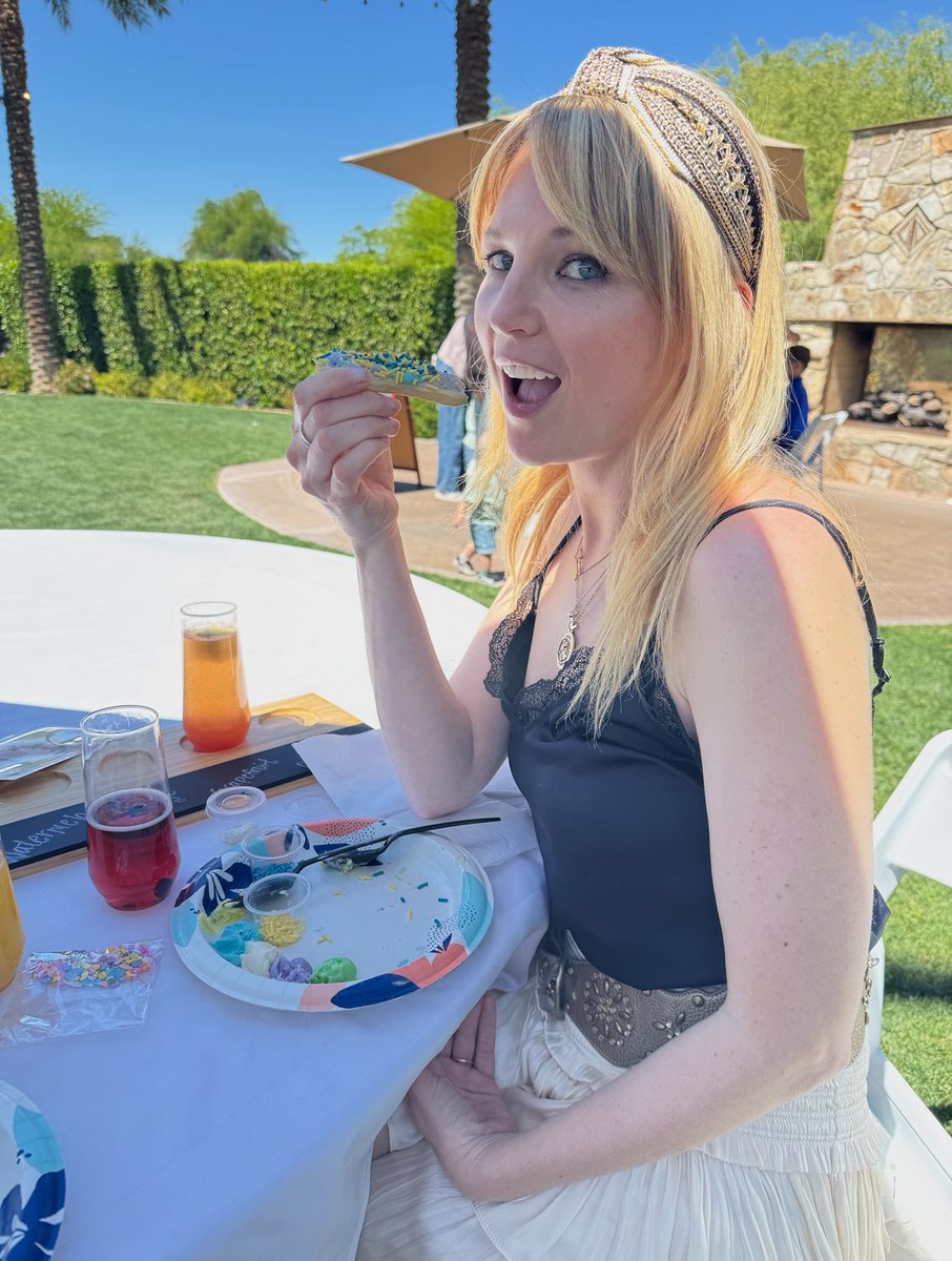 brooke_burfitt's tweet photo. Easter Sunday 🐣 Mimosas and cookies pair well together 

#arizona #scottsdale #easter #easterbunny #reunion #reunited #family #minime #mummydaughter #fancydress #vacation #mimosas #cookiedecorating #lent #april #spring https://t.co/un2DNrrUiA