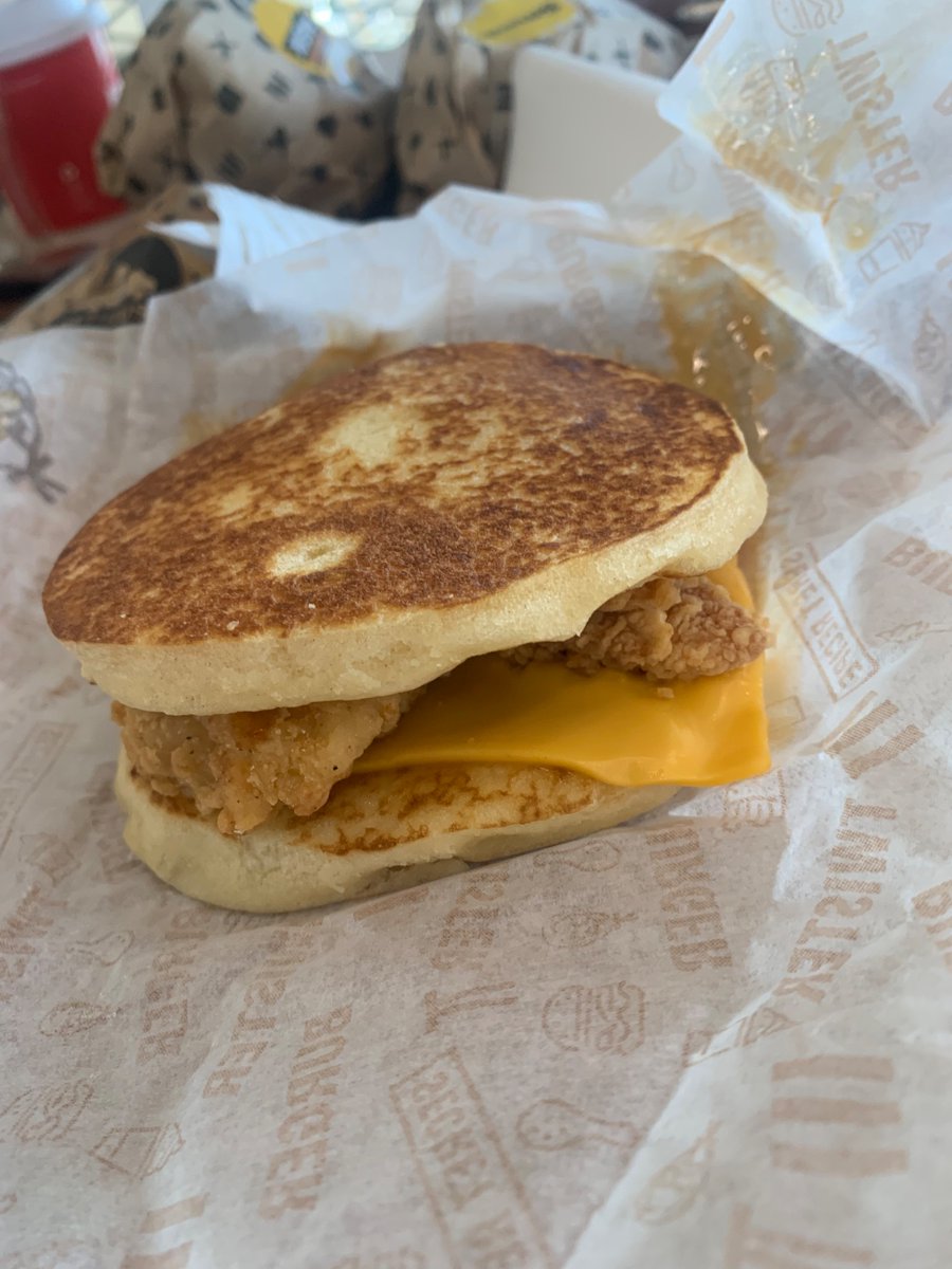 just__cryo's tweet photo. ate this abomination and i lowkey want another https://t.co/B3BbM0kP7w