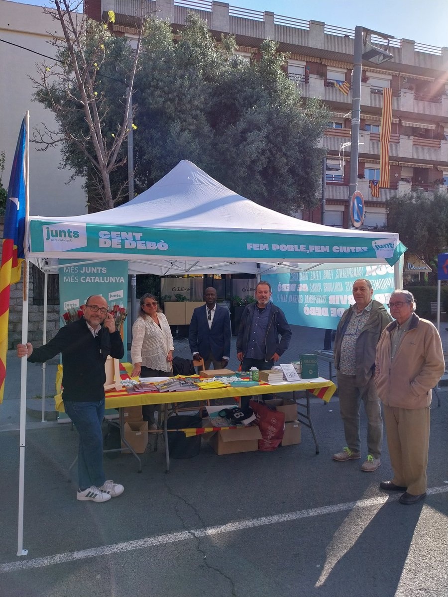 Bona Diada! Us esperem a la plaça!