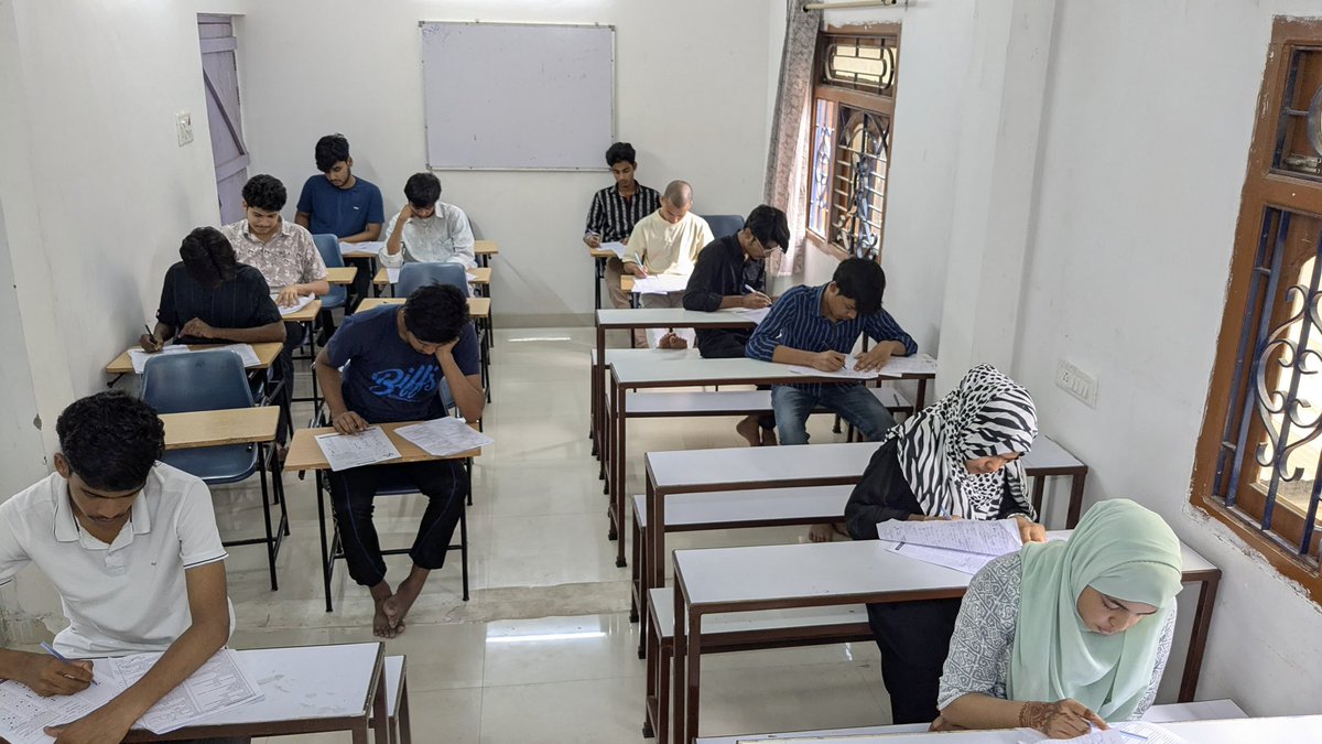 AkbarClasses's tweet image. ✅ 1st Major Test for AMU 11 Entrance done at AKBAR CLASSES!
⏳ Final Exam on 27 April — the countdown begins!
Let’s finish strong!

#AMU2025 #AKBARCLASSES #MajorTestSeries #ThinkLogically #FinalCountdown #Kishanganj