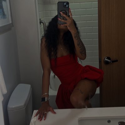 Joyvonnn's tweet photo. #NewProfilePic https://t.co/Oie5iARbMf