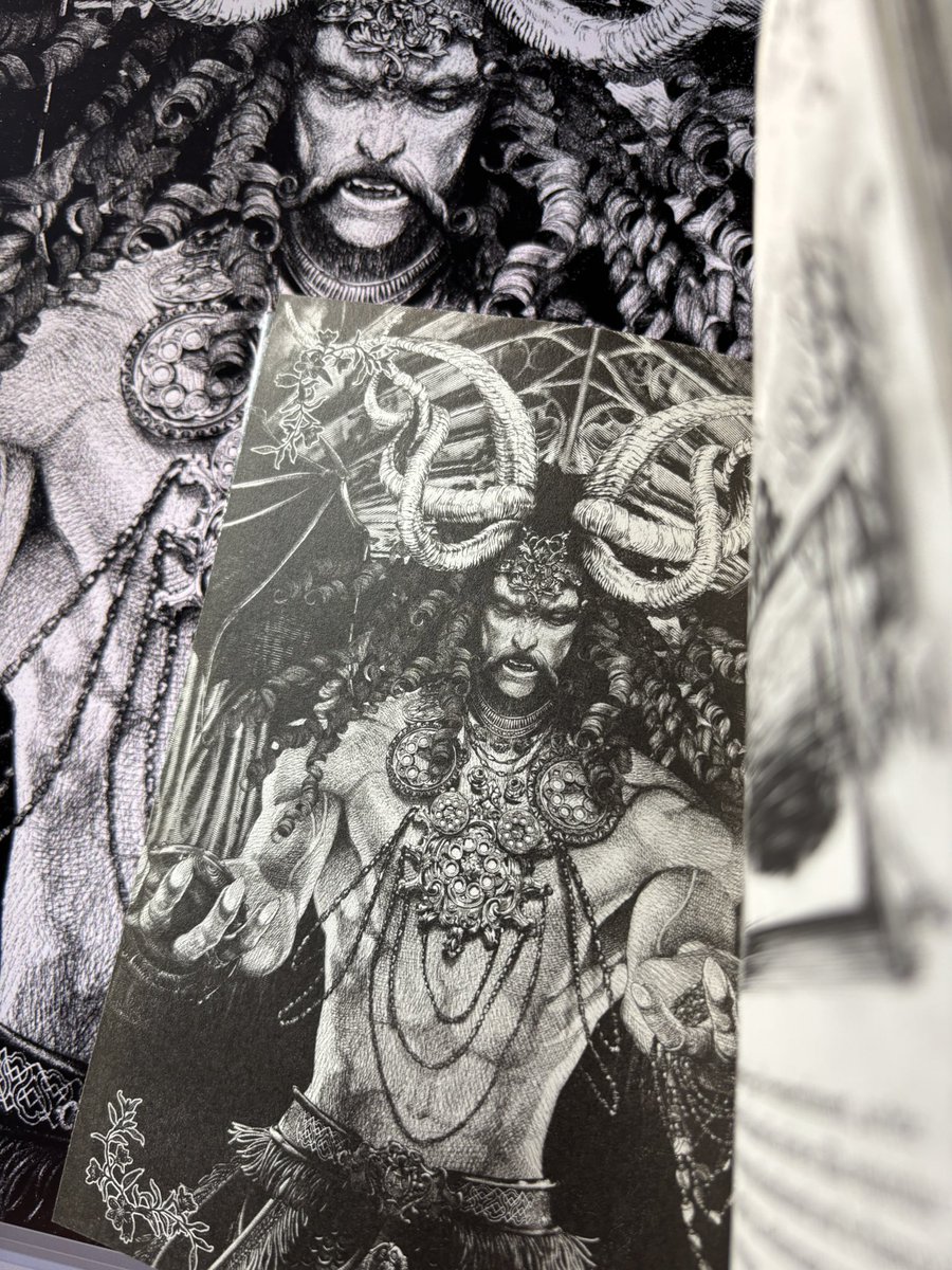 French version "#DRCL midnight children" Vol. 4🦇🇫🇷
Le journal de Jonathan Harker. Un étrange voyage à travers la Transylvanie.
#DRCL #BramStoker #shinichisakamoto #Dracula