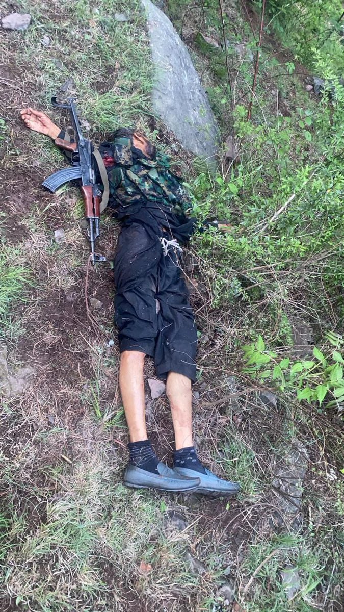 rareinfinitive's tweet photo. Two Terrorists Eliminated in Heavy Gunfight Along LoC — Cache of Arms & Ammo Recovered in Ongoing Operation.
#IndianArmy #UriSector #KashmirSecurity #Terrorists #SaluteToSoldiers #OperationAllOut #LoC #update #InfiltrationFoiled #NationFirst #pahalgamattack https://t.co/bRhA0V6947