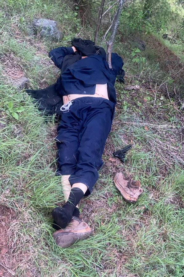rareinfinitive's tweet photo. Two Terrorists Eliminated in Heavy Gunfight Along LoC — Cache of Arms & Ammo Recovered in Ongoing Operation.
#IndianArmy #UriSector #KashmirSecurity #Terrorists #SaluteToSoldiers #OperationAllOut #LoC #update #InfiltrationFoiled #NationFirst #pahalgamattack https://t.co/bRhA0V6947