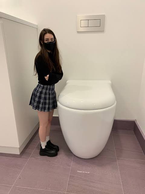 vllrmrv's tweet photo. @NBAonTNT @SHAQ’s toilet be like. 😅 https://t.co/KoT9uk6c9l
