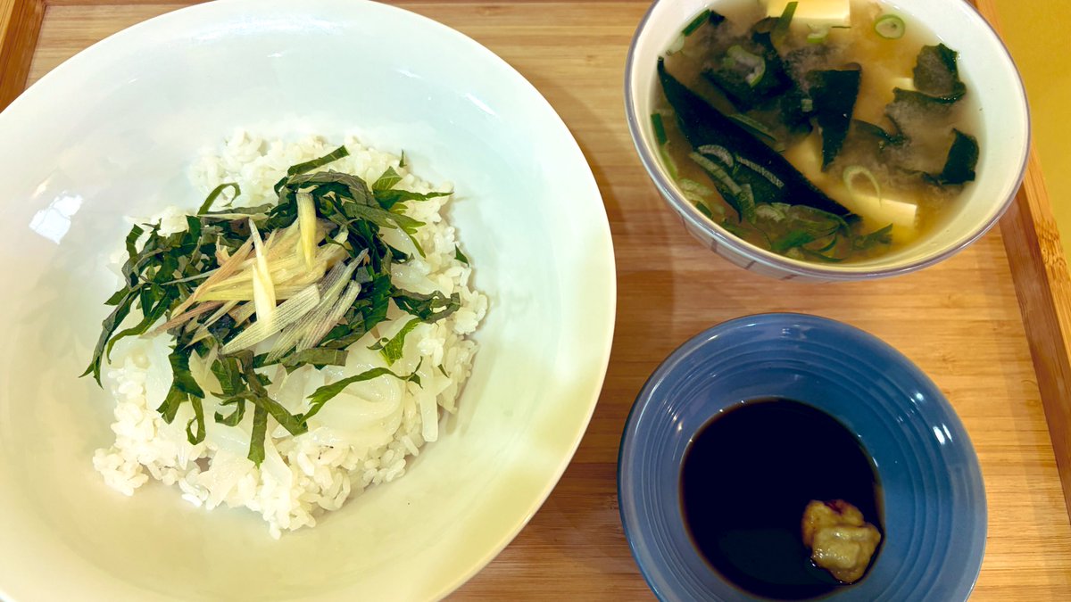 こんにちは😃
Mu-Chaiのややです🌼  

今日は春の土用☘️
"い" のつく物や白い物を食べるのが🙆‍♀️

いか丼とお豆腐のみそ汁いただきました🦑

ではでは本日も
まずは自分をご機嫌に🫶 
ご縁と感謝を大切に🌼*･

 #霧島市リラクゼーション  #リラクゼーション  #もみほぐし #霧島市