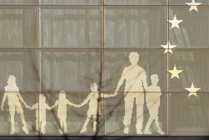 Euractiv's tweet image. Europe’s health at a crossroads: Stronger efforts needed to achieve 2030 targets  [Promoted content]: The #SustainableDevelopmentGoals (SDGs), adopted by the United Nations in 2015, offer a shared global vision for a more prosperous and equitable world.… dlvr.it/TKK1jc