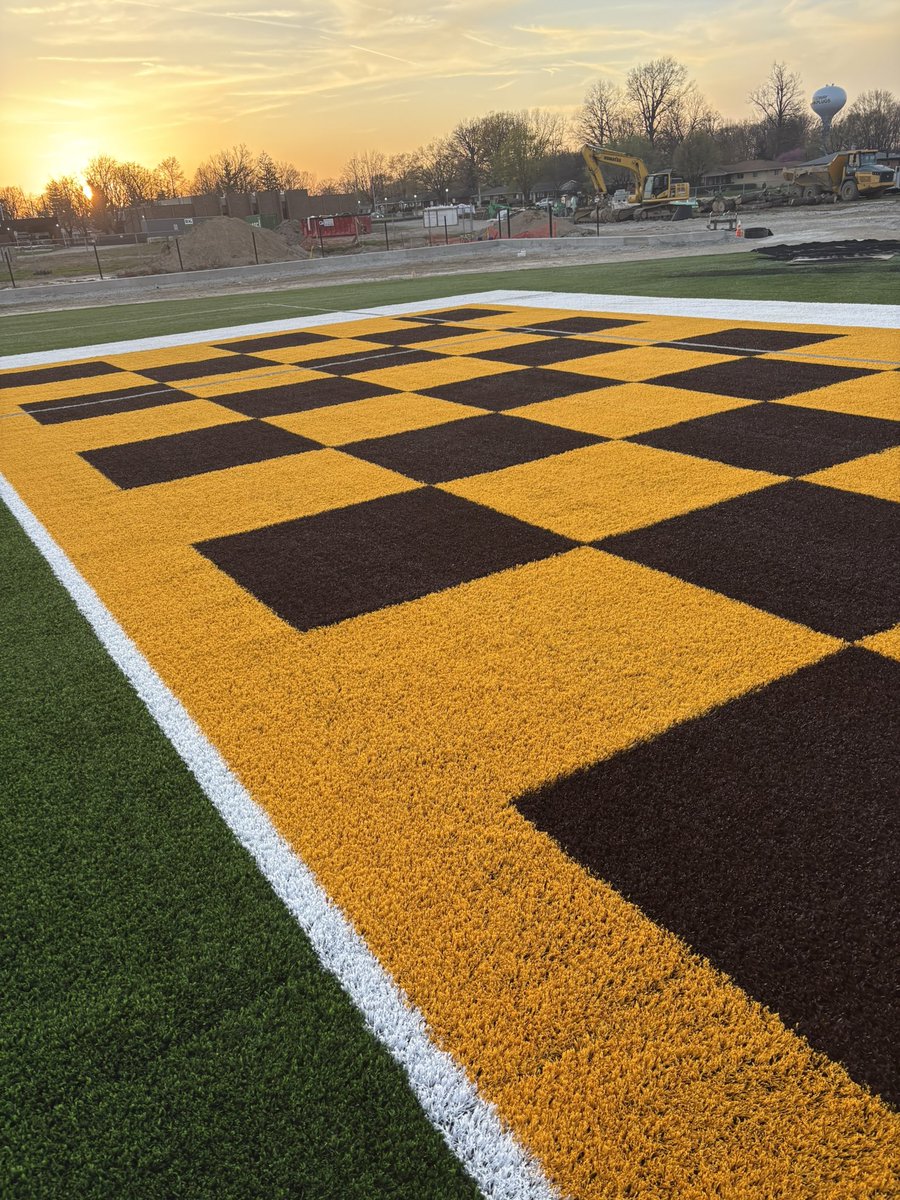 Coach_JMParker's tweet photo. @jakequery Might be the coolest 50 yard line ever #Indy500 https://t.co/5b9JtWTeTg