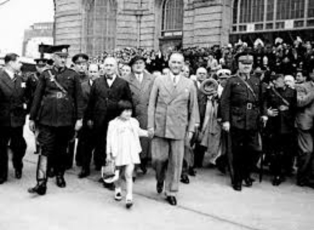 inceoğlu E. (@inceoglu_ern) on Twitter photo Gazi Mustafa Kemal Atatürk’ün çocuklara armağan ettiği bu eşsiz günde; sevgi, umut ve barışla dolu bir dünya diliyoruz.
Küçük kalplerde büyüyen kocaman hayallere, geleceğin ışığı çocuklara selam olsun! 
#23NisanUlusalEgemenlikveÇocukBayramı 
#Atatürk 
#MustafaKemalAtatürk Gazi Mustafa Kemal Atatürk’ün çocuklara armağan ettiği bu eşsiz günde; sevgi, umut ve barışla dolu bir dünya diliyoruz.
Küçük kalplerde büyüyen kocaman hayallere, geleceğin ışığı çocuklara selam olsun! 
#23NisanUlusalEgemenlikveÇocukBayramı 
#Atatürk 
#MustafaKemalAtatürk