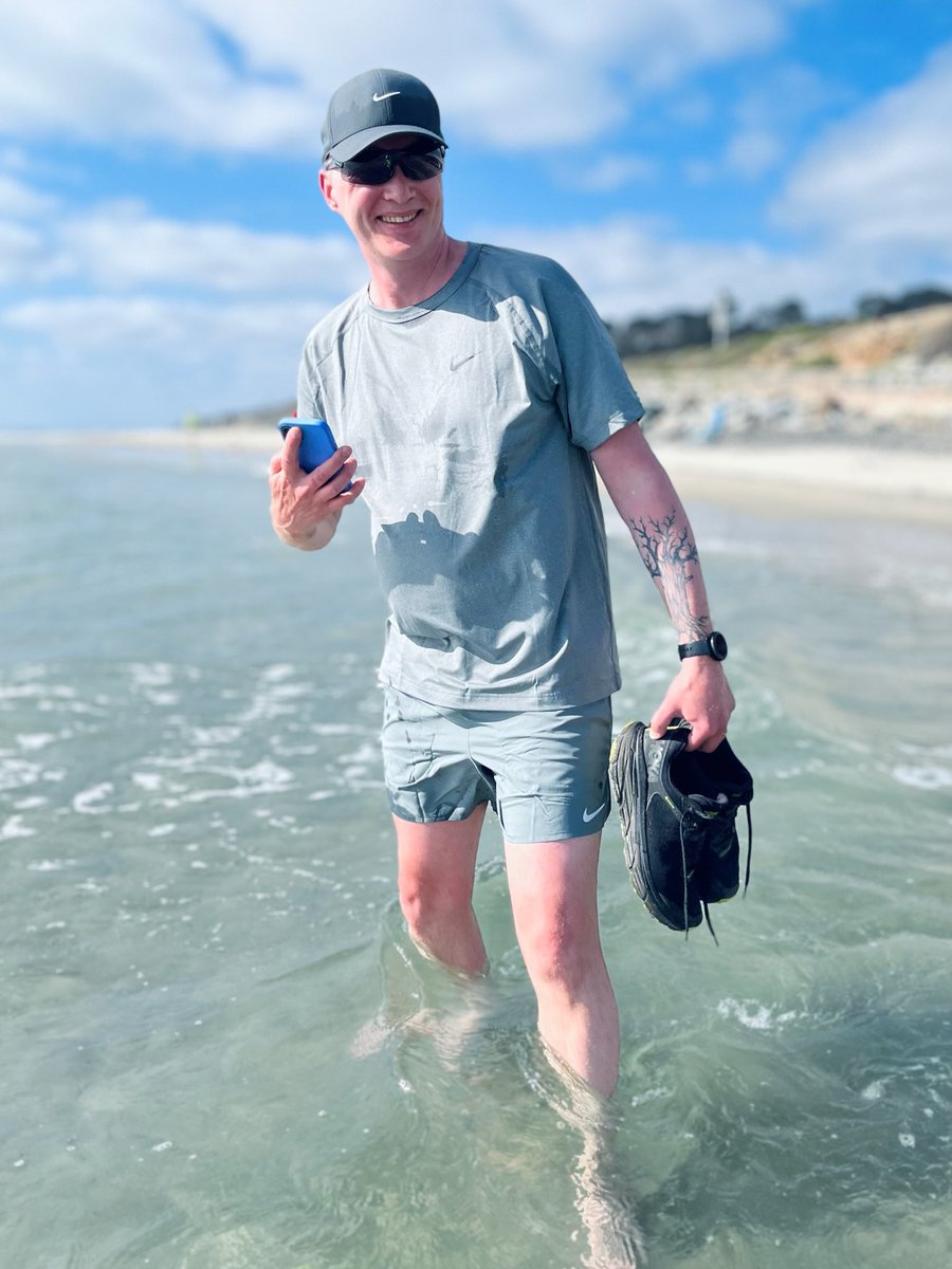 JukkaOksa's tweet image. Juoksulenkki rannalla Del Marissa. Merivesi on vielä aika kylmää mutta pakkohan se oli käydä vähän varpaita kastelemassa. #visitsandiego