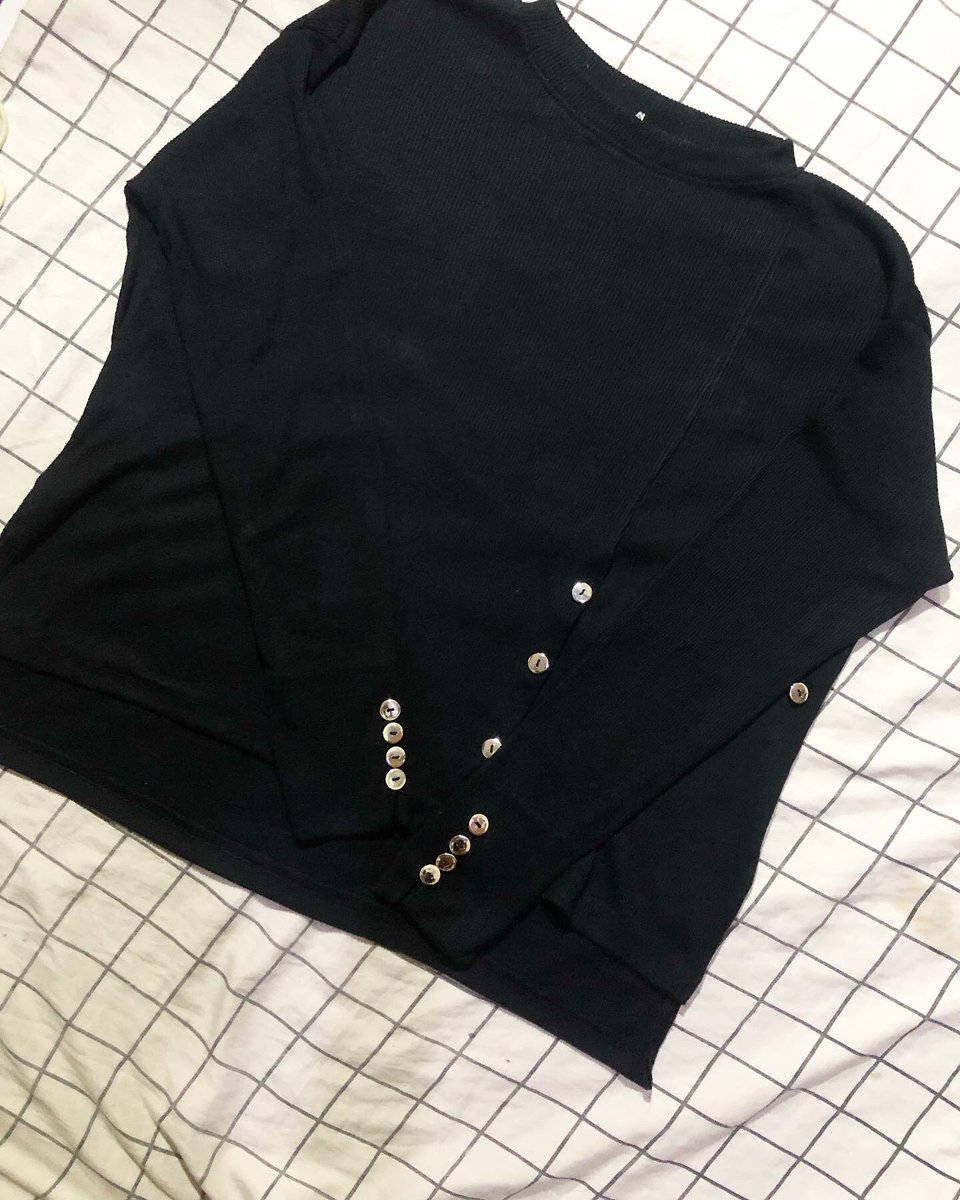 ethe11realchic's tweet image. PRELOVED‼️
💌inara hitam | knit💌
no minus | cut label merk
🛍️40k

#prelovedbaju #prelovedmurah #prelovedatasan #thriftbaju