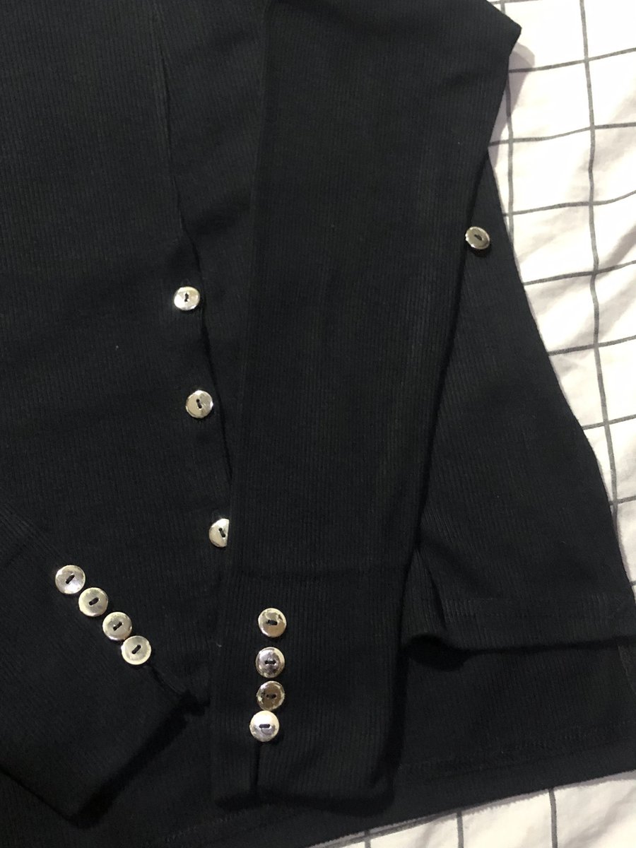 ethe11realchic's tweet image. PRELOVED‼️
💌inara hitam | knit💌
no minus | cut label merk
🛍️40k

#prelovedbaju #prelovedmurah #prelovedatasan #thriftbaju