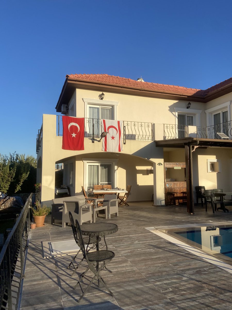 #OnunİçinBuradayız <a href="/karagozilker/">ilker karagöz</a>  Büyük komutan,  Atamız Mustafa Kemal Atatürk ve silah arkadaşlarına binlerce şükran duyuyorum, bizi ulus yaptıkları, demokrasinin ve cumhuriyetin adımını attıkları için. 23 Nisan Ulusal Egemenlik ve Çocuk Bayramı kutlu Olsun, KKTC’ den selamlar