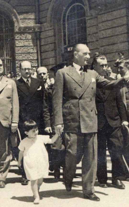 Hiç kimse çocuklara bayram hediye edecek kadar büyük olmamıştı. 23 Nisan Ulusal Egemenlik ve Çocuk Bayramımız kutlu olsun. 🇹🇷 

#23Nisan