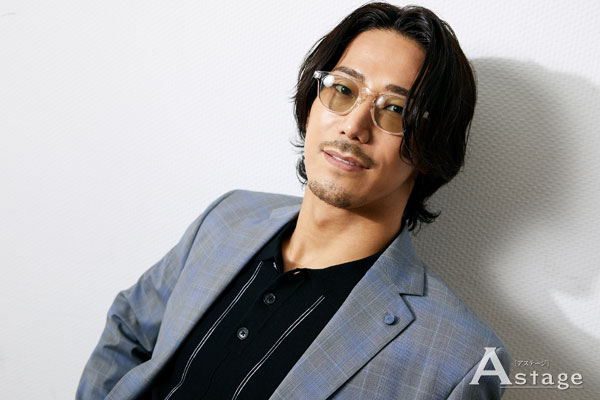 astage_ent's tweet photo. 【INTERVIEW】EXILE / 三代目JSB 小林直己 「時間の積み重ねがアートになる」✨
タイトルに込めた想いとは❓
1st写真集『Art&Age』発売記念インタビュー!📕🎙️
▶️https://t.co/FAKkOY1ySf
#小林直己 #EXILE #三代目JSOULBROTHERS #ArtandAge #AandA @Naoki_works_ https://t.co/adpdMR9TMw