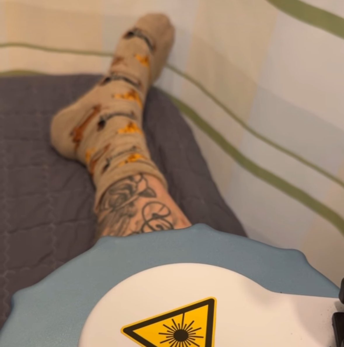 양말 다늘어난거 신고
콘서트 딱한달남기고 잘하는짓이다아주!!!!!!ㅠㅠㅠㅠㅠ얼른나아바부야🥺