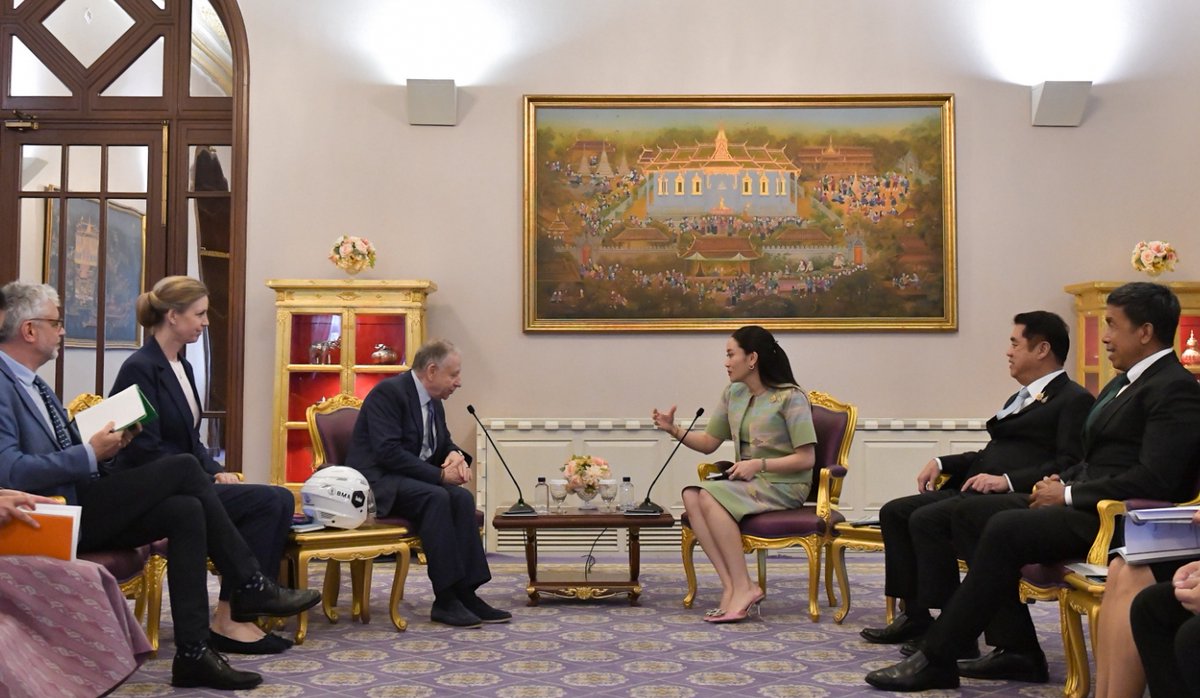 United Nations in Thailand สหประชาชาติในประเทศไทย (@unthailand) on Twitter photo 🇺🇳🇹🇭UN Resident Coordinator Michaela <a href="/Friberg_Storey/">Michaela Friberg-Storey</a> & <a href="/UN/">United Nations</a> SG’s #RoadSafety Envoy <a href="/JeanTodt/">Jean Todt</a> met with 🇹🇭Prime Minister Paetongtarn @Ingshin to discuss strengthening #Thailand’s 🚦road safety efforts & ⛑️🛵helmet standards.
More here: thailand.un.org/en/293116-unit… 🇺🇳🇹🇭UN Resident Coordinator Michaela <a href="/Friberg_Storey/">Michaela Friberg-Storey</a> & <a href="/UN/">United Nations</a> SG’s #RoadSafety Envoy <a href="/JeanTodt/">Jean Todt</a> met with 🇹🇭Prime Minister Paetongtarn @Ingshin to discuss strengthening #Thailand’s 🚦road safety efforts & ⛑️🛵helmet standards.
More here: thailand.un.org/en/293116-unit…