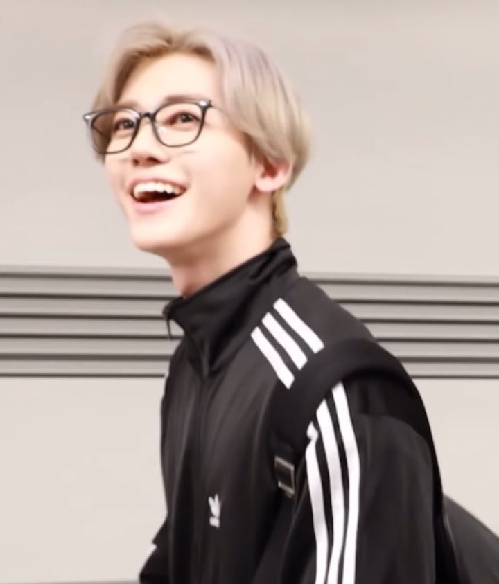 밴율리; tweet media