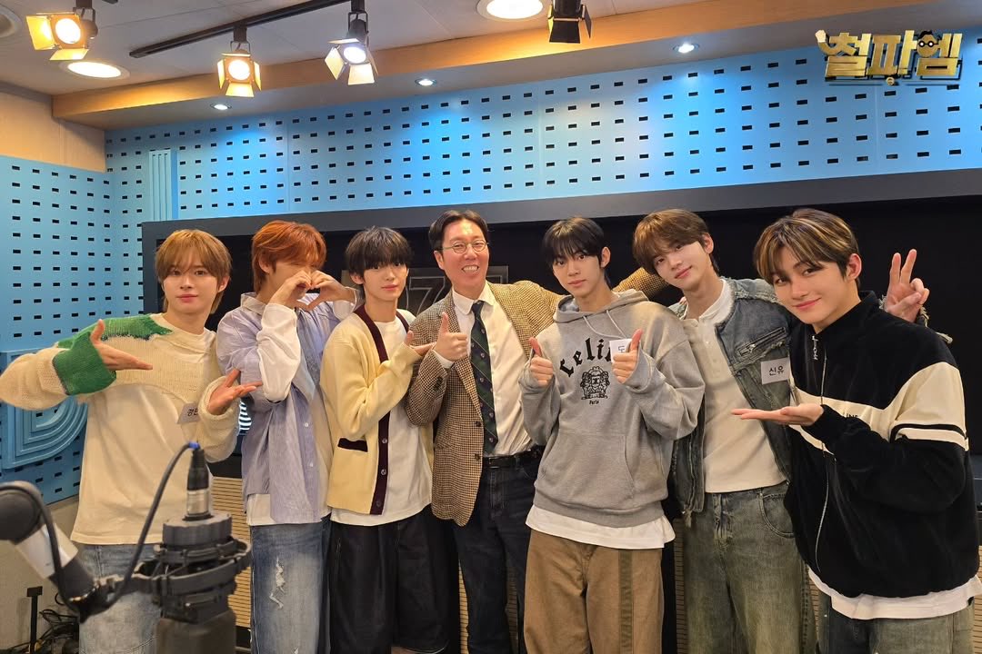 Arabjihoon_'s tweet photo. 𖥻 𝟐𝟒𝟕𝐖𝗂𝗍𝗁 𝐔s | 250423 (🪼)

تحديث حساب sbs.power عبر الانستقرام مع تواس 

— ᡴꪫ https://t.co/bhDuGH1jxG