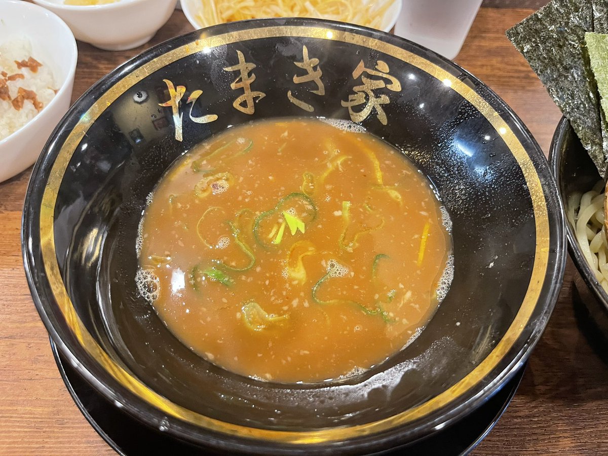 久しぶりの環家へ

幸せの味でした。
久しぶりに家系ラーメンを味わったなというくらい濃厚でコクも溢れていました*ˊᵕˋ*
旦那もチャーシューバクバク🐷✨

1人見覚えのある方いてニヤニヤしちゃいました。
タカさん須藤さんまた行きますね♪
ご馳走様でした。