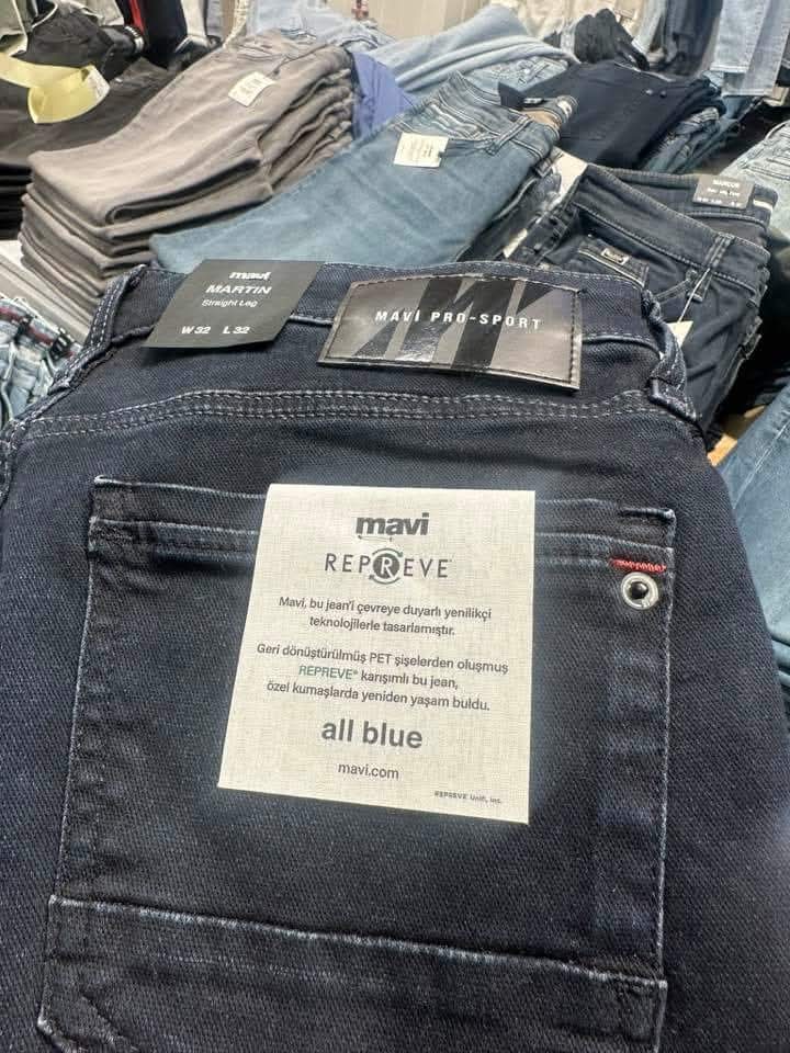 Pet şişe giymek isteyen var mı? 
Bu ne saçmalık, plastik çöp giydiriyorlar bir zamanların pamuk ülkesinde, ülkenin pamuk tarlalarını inşaatla doldurdular, pamuk fabrikalarını kapadılar, Avrupa'nın çöpünü ithal edip elbise yapıp bu halka giydirdiler.,